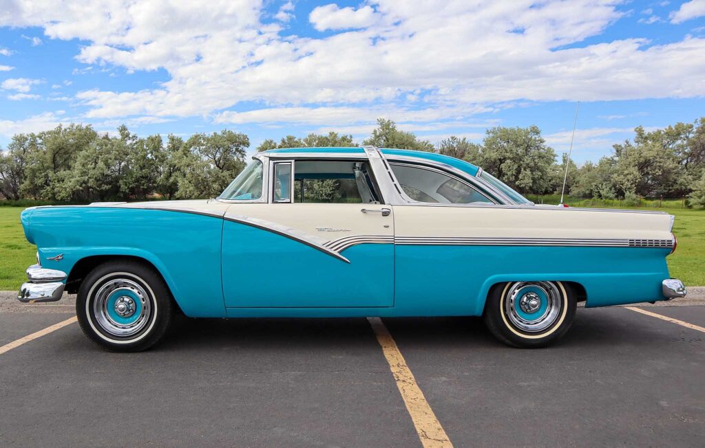 1956 Ford Fairlane Club Victor