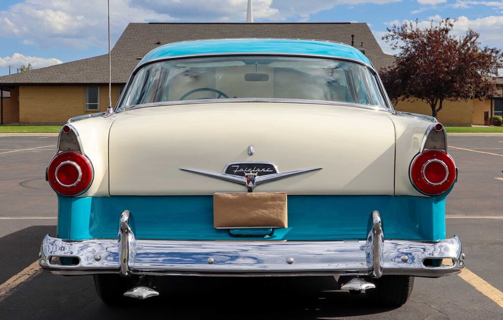 1956 Ford Fairlane Club Victor