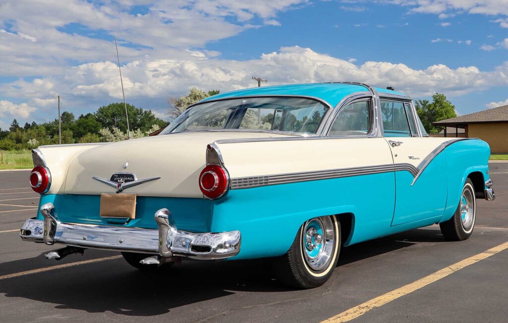 1956 Ford Fairlane Club Victor