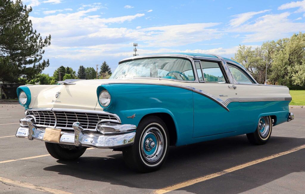 1956 Ford Fairlane Club Victor